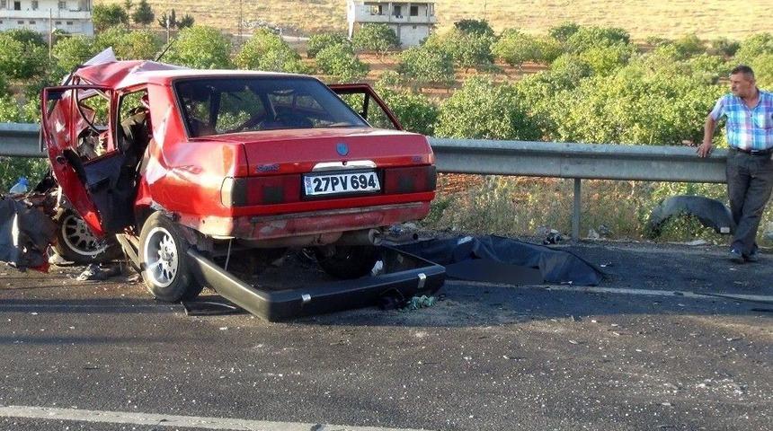 İki Ara&ccedil; Kafa Kafaya &Ccedil;arpıştı: 1 &Ouml;l&uuml;, 2 Yaralı