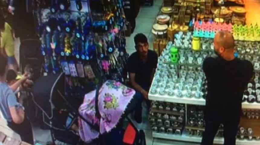 (&ouml;zel Haber) Kaşla G&ouml;z Arasında Bebek Arabasındaki &Ccedil;antayı &Ccedil;aldılar