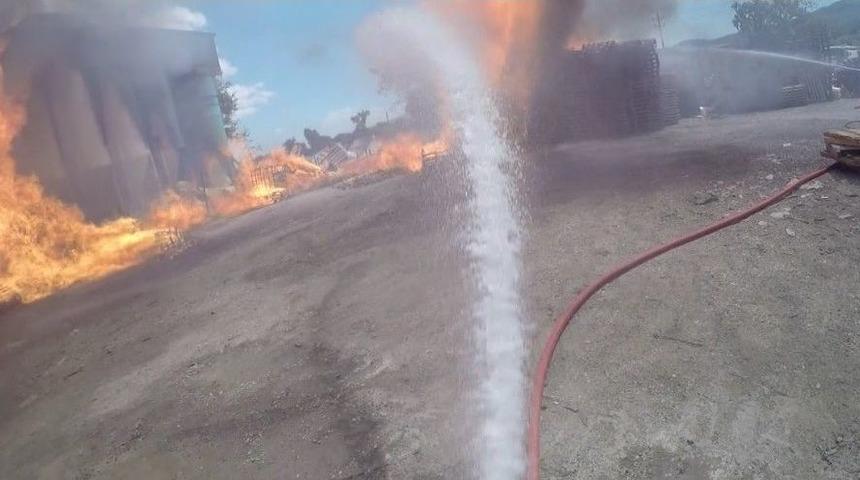 (&ouml;zel Haber) Palet Fabrikası Alev Alev B&ouml;yle Yandı