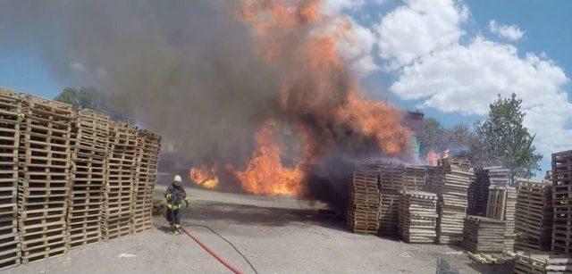 (özel Haber) Palet Fabrikası Alev Alev Böyle Yandı