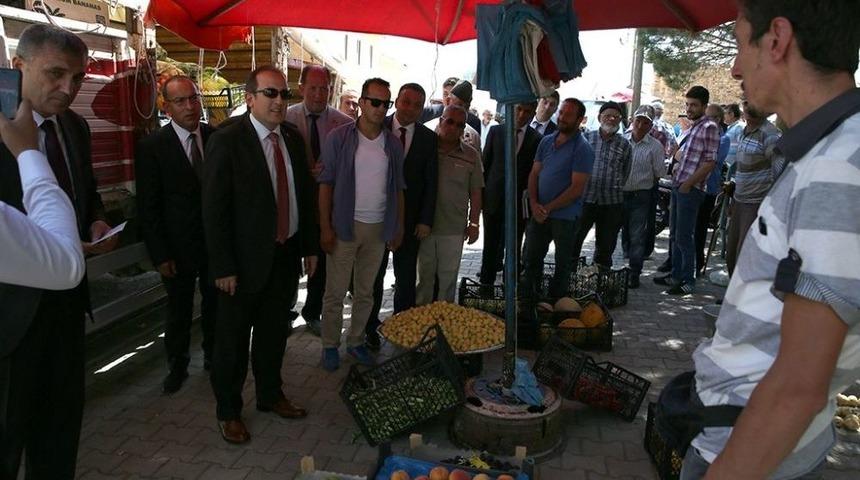 Vali Ali Hamza Pehlivan, Şehit Muammer G&uuml;r&rsquo;&uuml;n Ailesini Ziyaret Etti