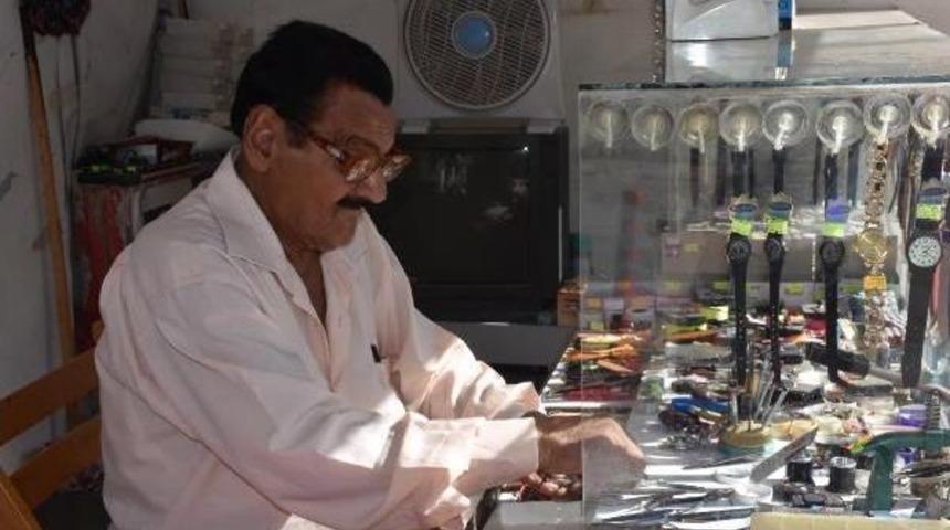 7 Yaşında Başladı, 70 Yıldır Saat Tamir Ediyor