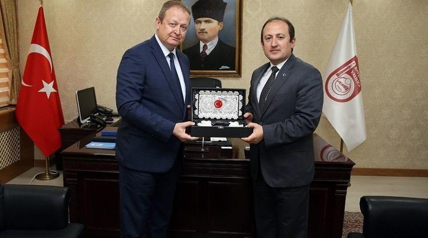 Trabzon Valisi Yücel Yavuz, Vali Ali Hamza Pehlivan’ı Ziyaret Etti