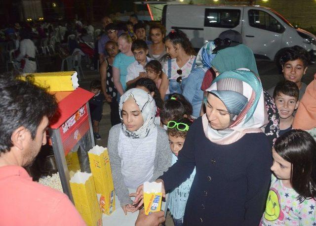 Tuzla Belediyesi Açık Hava Sinema Günleri Başladı