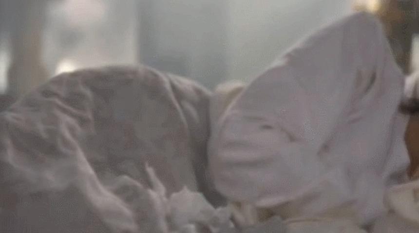 İşe Ge&ccedil; Kalan Bir Beyaz Yakalının Yataktan Ofise Uzanan Macerası