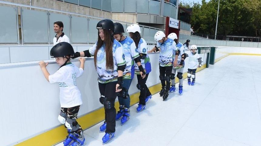 Bursa&rsquo;da Her Mevsim Buz Pateni Keyfi