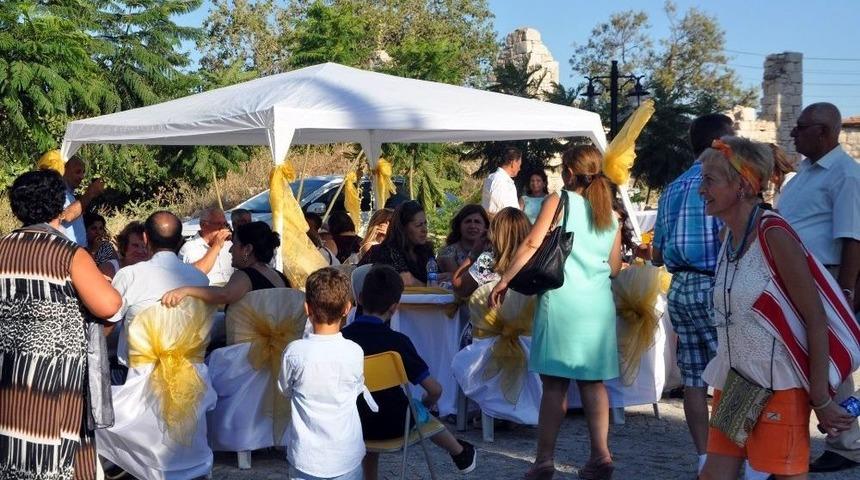 S&uuml;ryani &Ccedil;iftin Bebeği Restore Edilen Şapelde Vaftiz Edildi