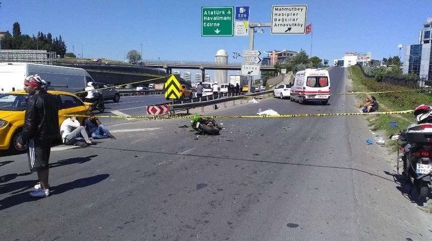Tem Otoyolunda Ticari Taksi Motosiklete &Ccedil;arptı: 1 &Ouml;l&uuml;, 1 Yaralı