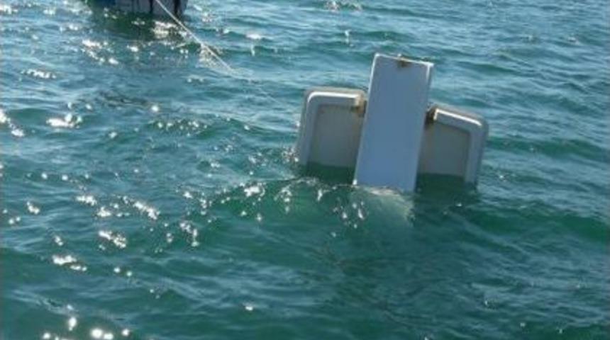 Deniz Bisikleti Battı, İki Kişi İtfaiye Tarafından &Ouml;l&uuml;mden Kurtarıldı