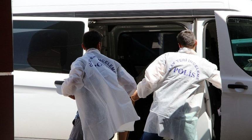 Hasta Bakıcı Hastane M&uuml;d&uuml;r&uuml;ne D&ouml;ner Bı&ccedil;ağıyla Saldırdı