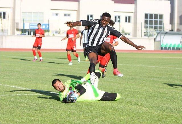 Ümraniyespor Hazırlık Maçında Manisaspor’u 3 Golle Geçti