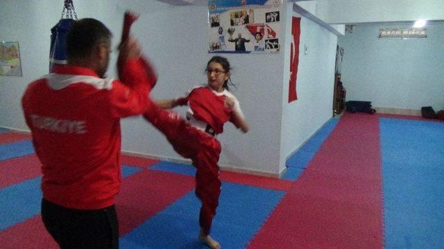 (özel Haber) Kick Boks Şampiyonasında Batman Rüzgarı