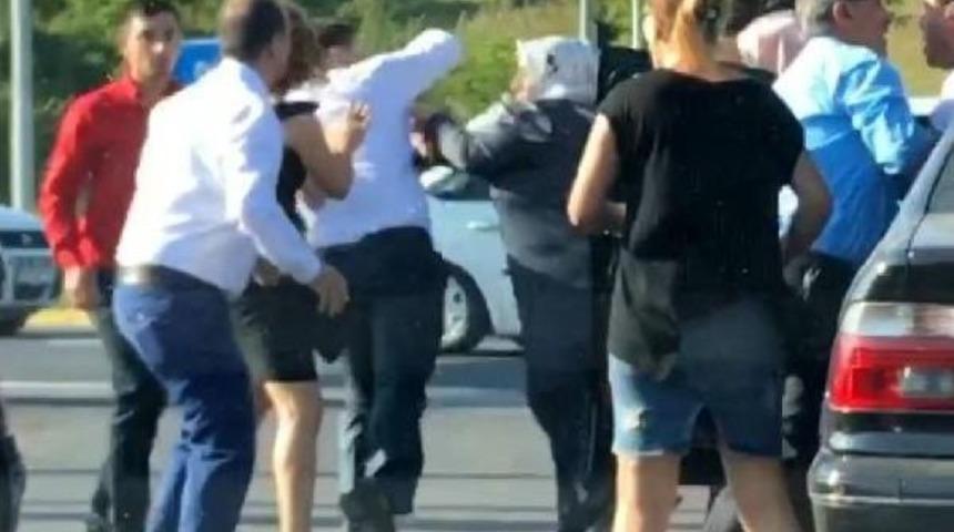 D&uuml;ğ&uuml;n Konvoyunda 'yol Verme' Kavgası