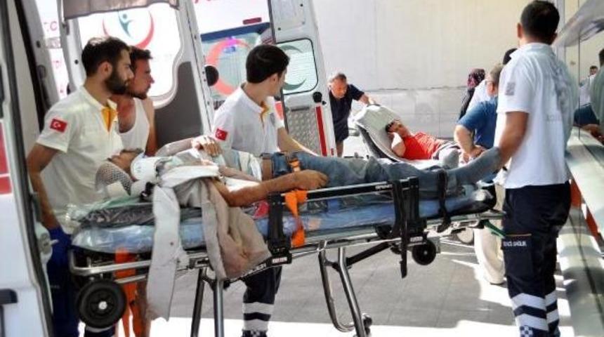 Motosiklet Kazasında Baba-Oğul Yaralandı