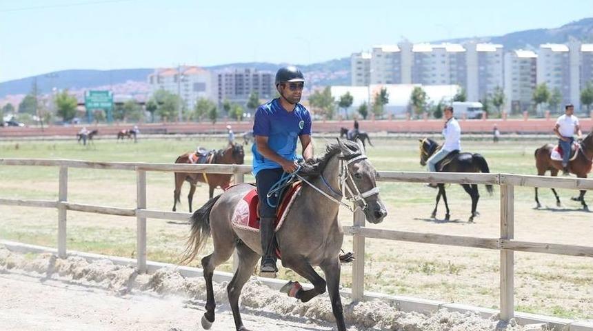 K&uuml;tahya&rsquo;da Rahvan At Yarışları