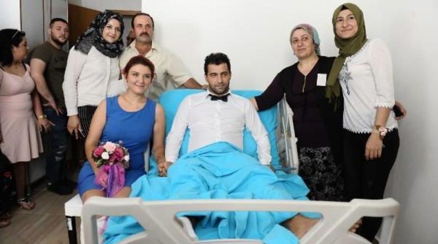 Kaza Yapan &Ccedil;iftin Nikahı Hastane Odasında Kıyıldı