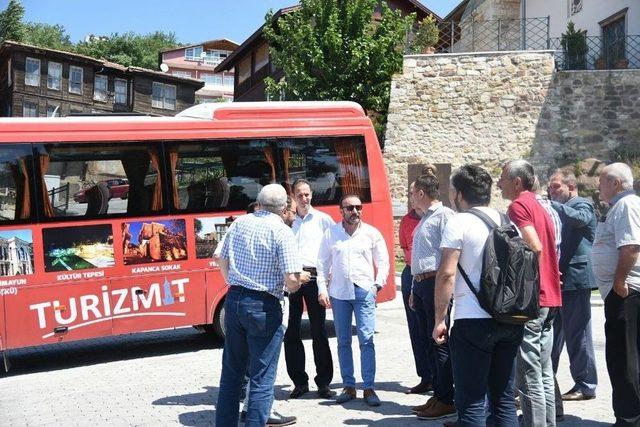 İzmit Belediyesi Meclis Üyeleri Tarihi Konağı Gezdi