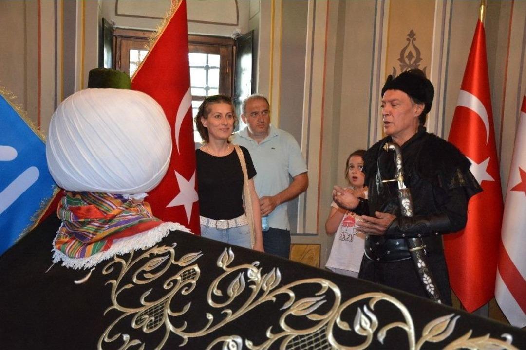 Ertuğrul Gazi T&uuml;rbesi Hafta Sonu Gurbet&ccedil;i Akınına Uğradı