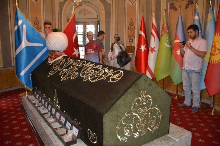 Ertuğrul Gazi Türbesi Hafta Sonu Gurbetçi Akınına Uğradı G2