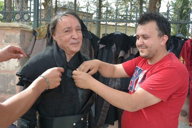 Ertuğrul Gazi Türbesi Hafta Sonu Gurbetçi Akınına Uğradı G4