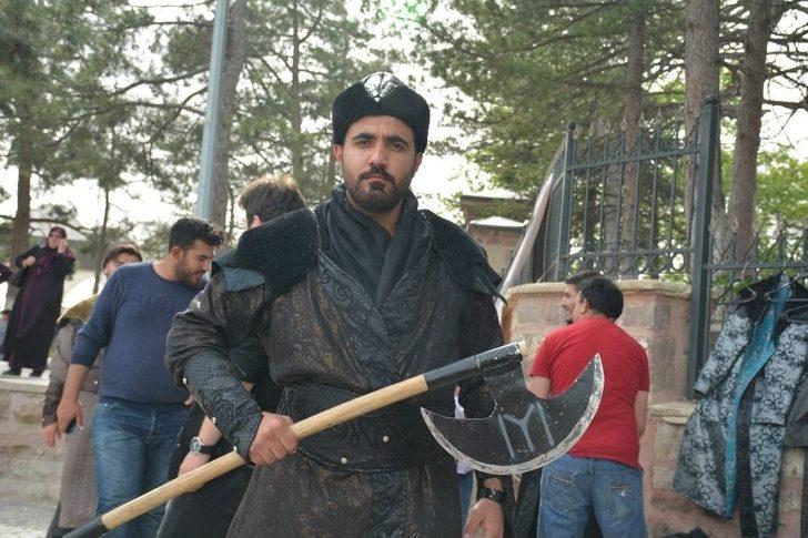 Ertuğrul Gazi Türbesi Hafta Sonu Gurbetçi Akınına Uğradı G5