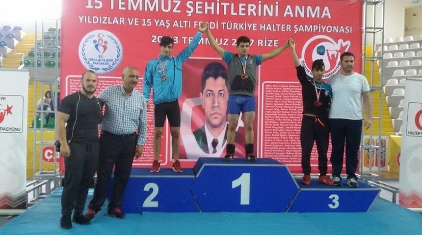 Kağıtsporlu Haltercilerden Rize’de İki Derece