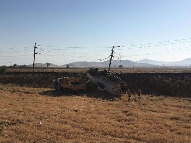 Bariyeri Aşan Lpg Tankeri, Tren Yolundaki Direğe Çarptı