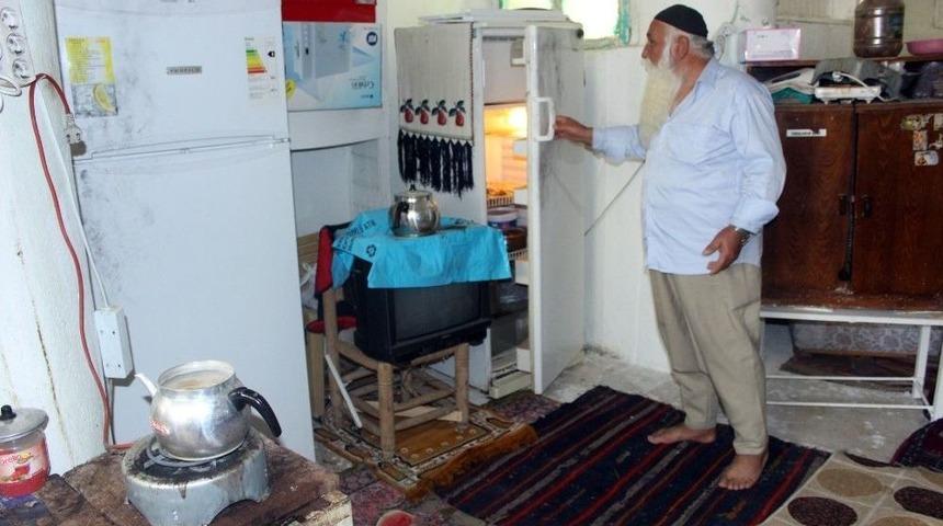 T&uuml;rbeye Dadanan Hırsızlar Karpuz Ve Kola &Ccedil;aldı