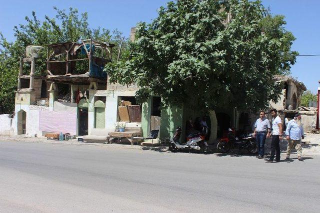 Türbeye Dadanan Hırsızlar Karpuz Ve Kola Çaldı