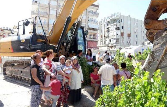 Parka Otopark Yapılmasını Istemeyen Mahalleliye Müdahale