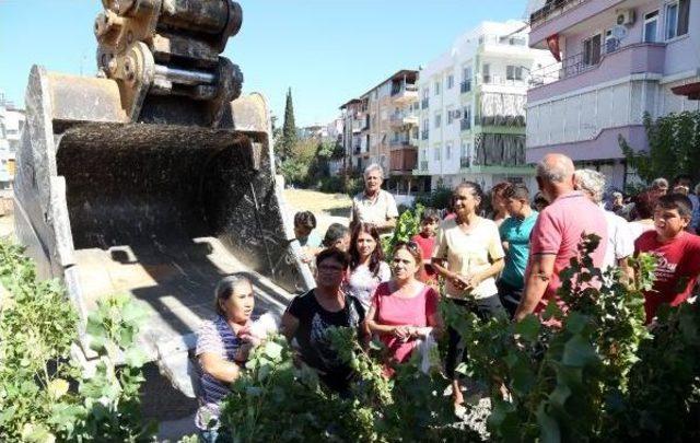 Parka Otopark Yapılmasını Istemeyen Mahalleliye Müdahale