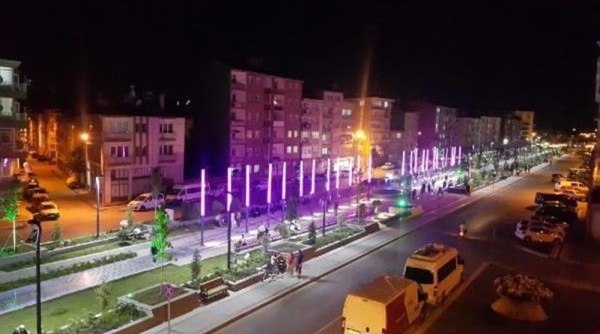 B&uuml;y&uuml;kerşen Ile Tartışan Kafe Sahibinin Işletmeleri Kapanıyor