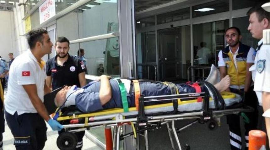 Kayseri'de, Kamyona Mobilya Y&uuml;kleyen Iş&ccedil;i D&uuml;şerek Yaralandı