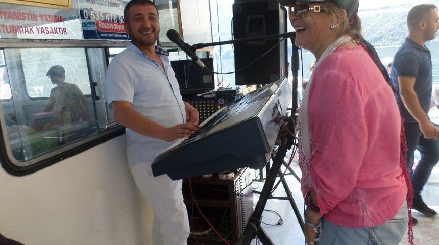 Mudanyalılar Adalar Vapurunda Coştu