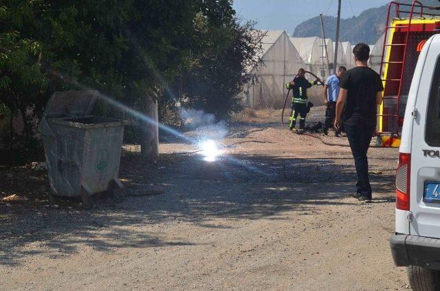 Odunlukta Çıkan Yangın Elektrik Hattını Kopardı