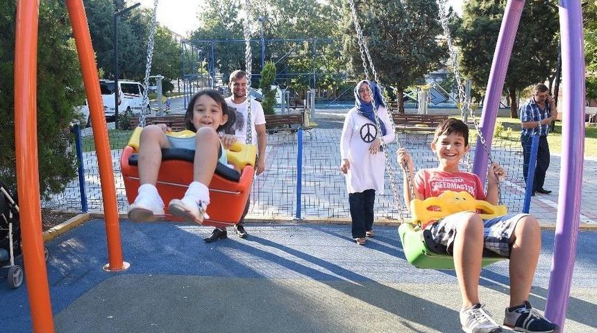 Karesi&rsquo;de Modern Parklarla Donatıldı