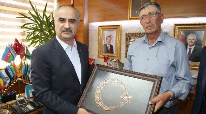 Şehit &Ouml;mer Halisdemir'in Babası Sivas'ta (2)