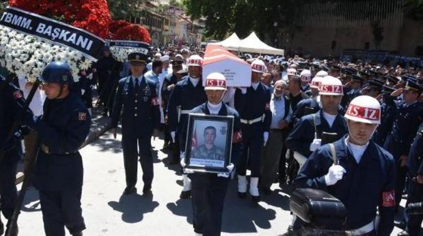 Şehit Sözleşmeli Er Kütahya'da Toprağa Verildi