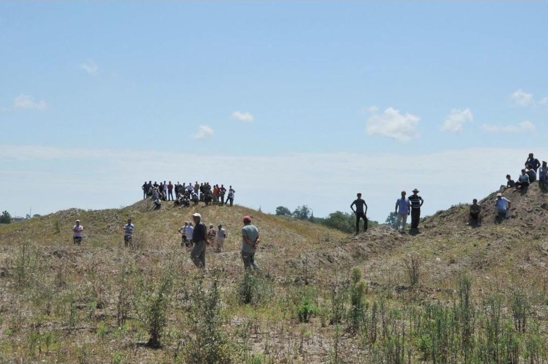Bafra&rsquo;da İki Mahalle Arasında Sular Durulmuyor