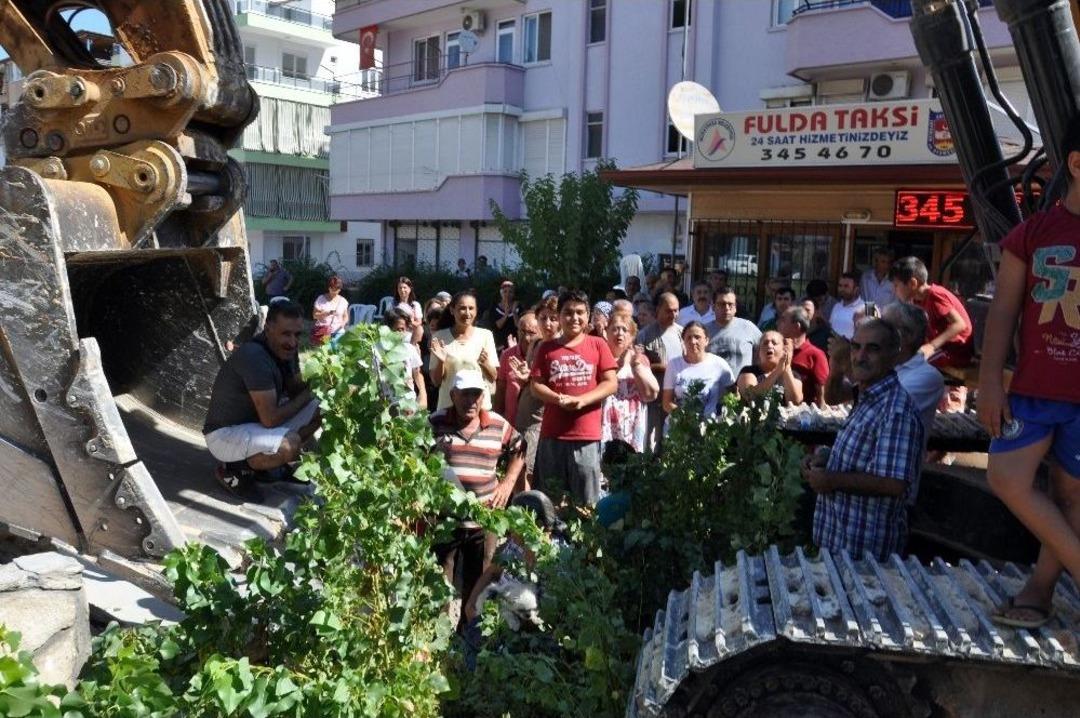 Antalya&rsquo;da Otopark Eylemine Polis M&uuml;dahale Etti