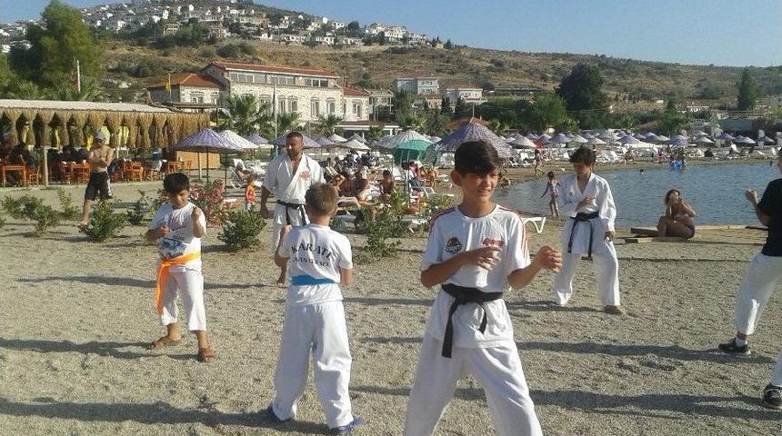 Karateciler Denizde Antrenman Yaptı