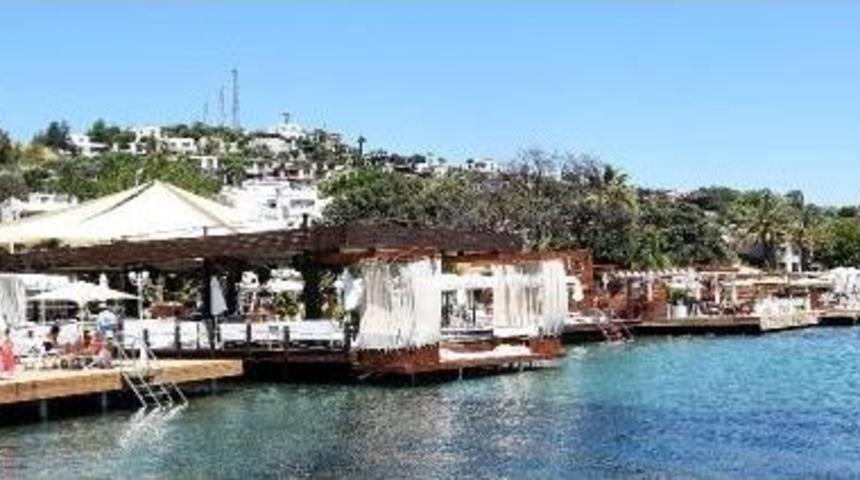 G&ouml;lt&uuml;rkb&uuml;k&uuml;'ndeki Kanlı Gecenin &Ccedil;ifte Tabancalı Saldırganı Aranıyor