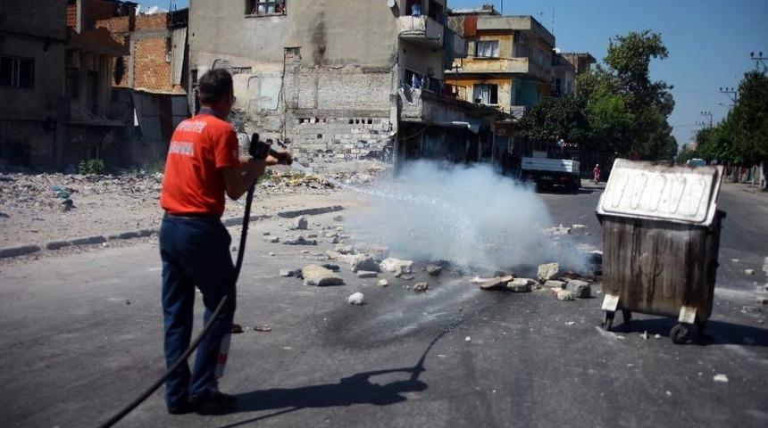 Conolar Molozları Bahane Ederek Yol Kesip Lastik Yaktı