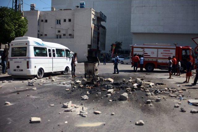 Conolar Molozları Bahane Ederek Yol Kesip Lastik Yaktı