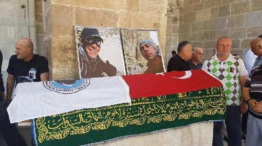 Kırgızistan'da &Ouml;len Dağcı Hakan Coşkun Toprağa Verildi