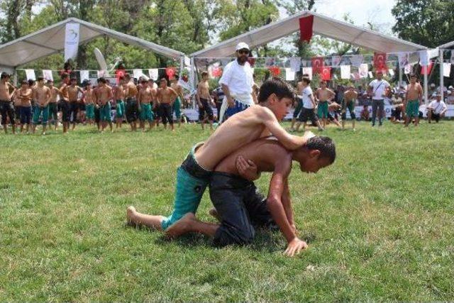 Beylikdüzü'nde 2'nci Geleneksel Yağlı Güreş Festivali Yapıldı