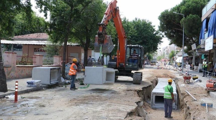 Salihli&rsquo;nin Yağmur Suyu Hattı &Ccedil;alışmasına İnceleme