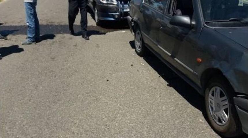 D&uuml;ğ&uuml;n Konvoyunda Kaza, 5 Yaralı