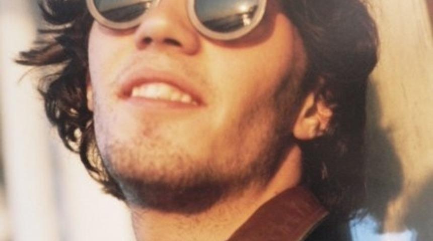 90'larda Aşık Olanların Hayatlarının Fon M&uuml;ziğinin Bestecisi: Uzay Heparı