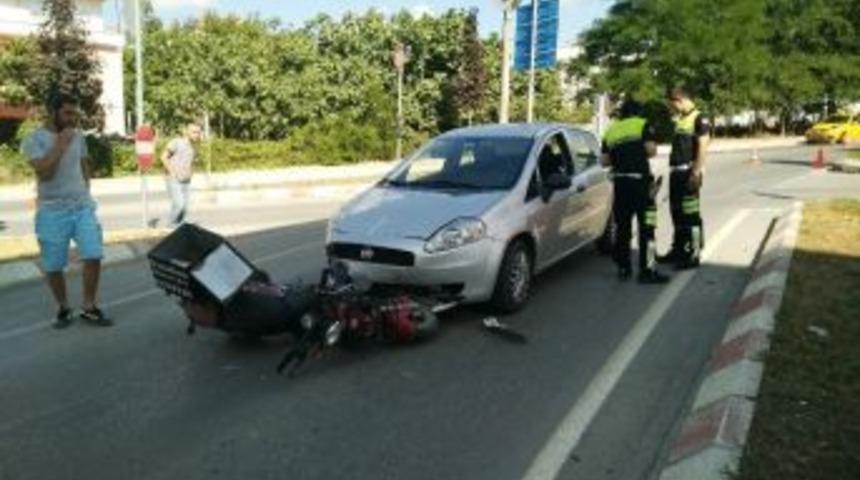 Otomobil İle Elektrikli Bisiklet &Ccedil;arpıştı: 1 Yaralı